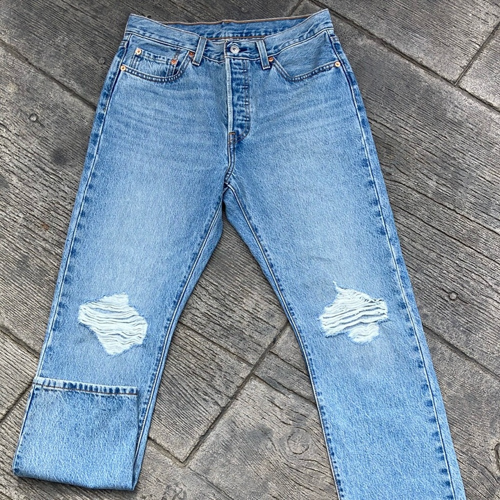 Levi's Straight Leg Jeans in Light Blue with Distressed Knees